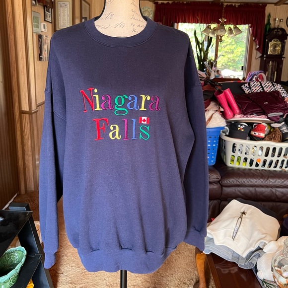 90s Niagara Falls Canada Crewneck Sweatshirt
Embroidery Spellout Blue Color. - Picture 4 of 16